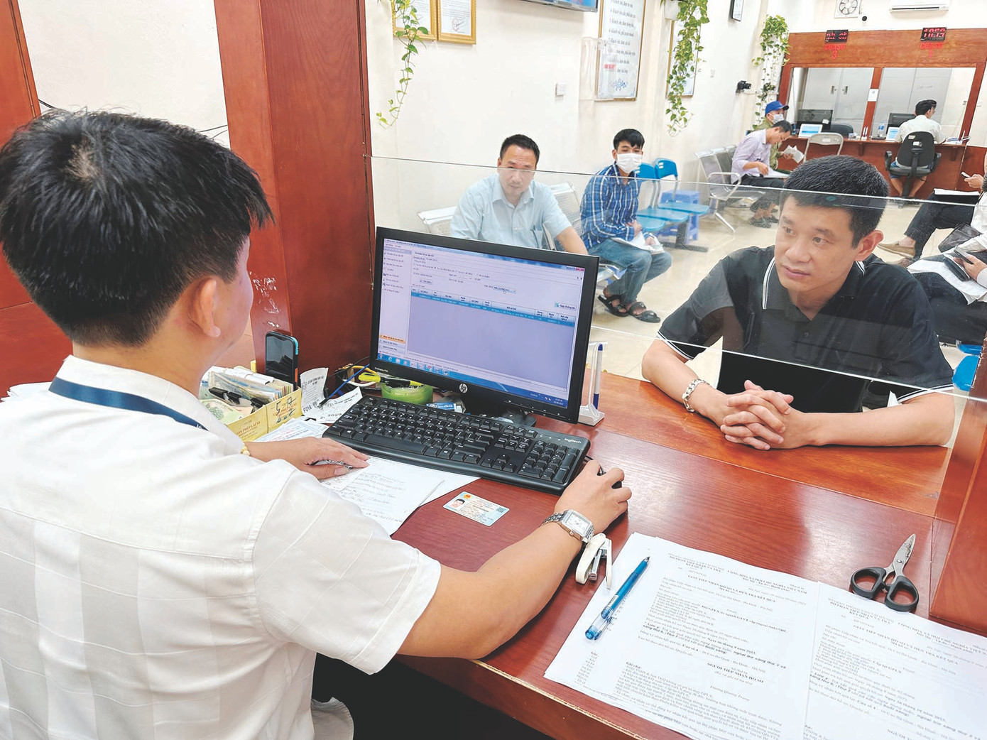 Do áp dụng công nghệ trong giải quyết thủ tục hành chính nên lĩnh vực cấp đổi GPLX trực tuyến mức độ 4 Hà Nội đang đứng đầu cả nước Do áp dụng công nghệ trong giải quyết thủ tục hành chính nên lĩnh vực cấp đổi GPLX trực tuyến mức độ 4 Hà Nội đang đứng đầu cả nước