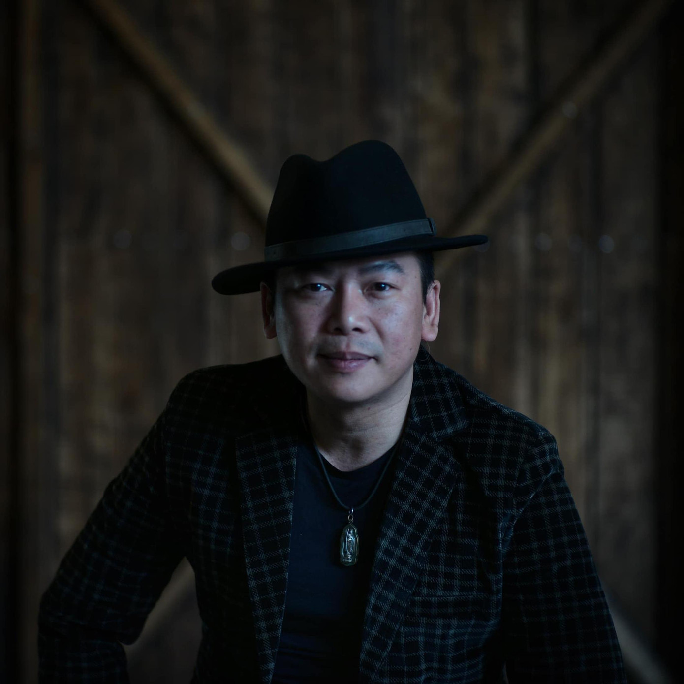 Ca sĩ Bách Nguyễn đắt sô sau khi phát hành album nhạc Trần Tiến Về đi em