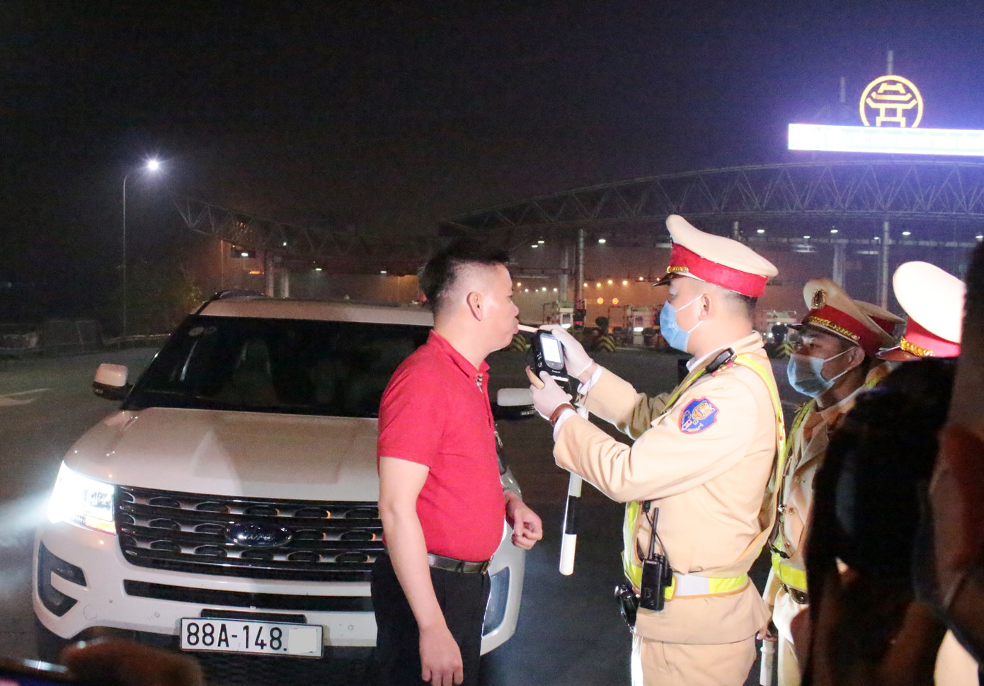 CSGT kiểm tra, xử lý nồng độ cồn tại các khu vực cửa ngõ Hà Nội