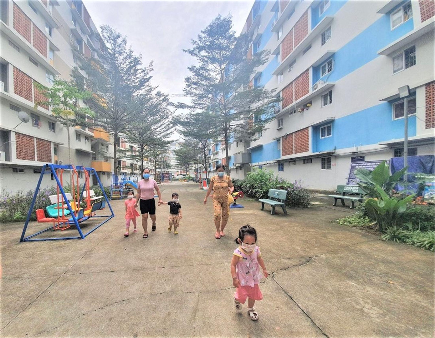 Người dân Khu nhà ở xã hội Ðịnh Hòa (Bình Dương) Người dân Khu nhà ở xã hội Ðịnh Hòa (Bình Dương)