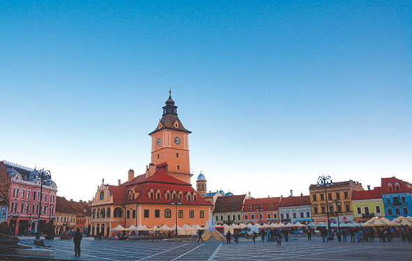 Quảng trường trung tâm của thành phố Brasov, Romania. Ảnh: Quốc Trần