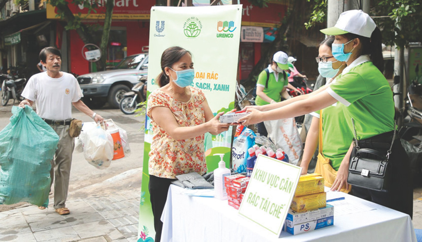 Unilever Việt Nam phối hợp với Urenco tổ chức chuỗi chương trình phân loại rác thải tại nguồn ở Thủ đô Hà Nội