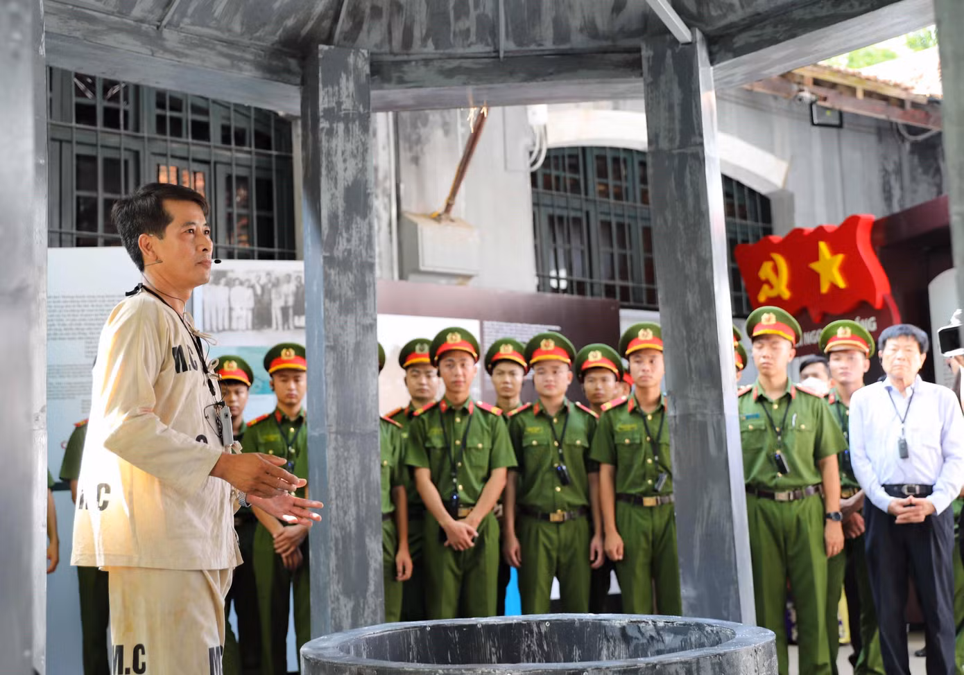 Nhà tù Hỏa Lò tung ra nhiều chương trình mới thu hút khách tham quan