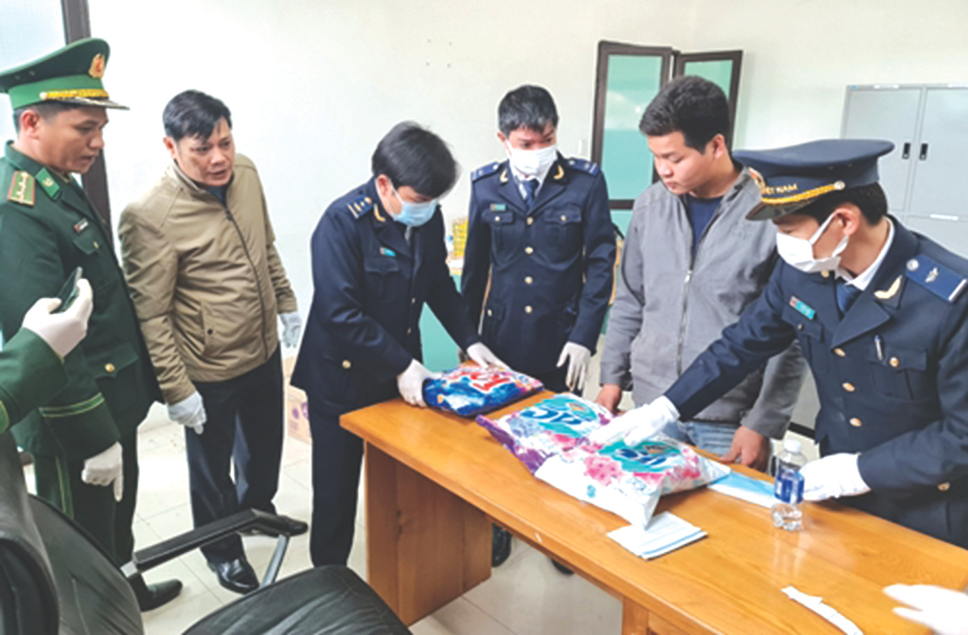 Hải quan Việt Nam phát hiện nhiều vụ buôn lậu ma túy khủng nhờ thông tin chia sẻ từ chiến dịch Con Rồng Mê Kông Hải quan Việt Nam phát hiện nhiều vụ buôn lậu ma túy khủng nhờ thông tin chia sẻ từ chiến dịch Con Rồng Mê Kông