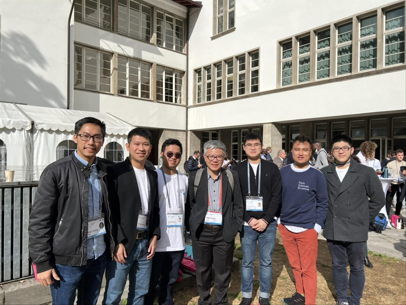TS Ngô Khắc Hoàng (ngoài cùng, bên trái) tại Diễn đàn Khoa học Heidelberg 2022