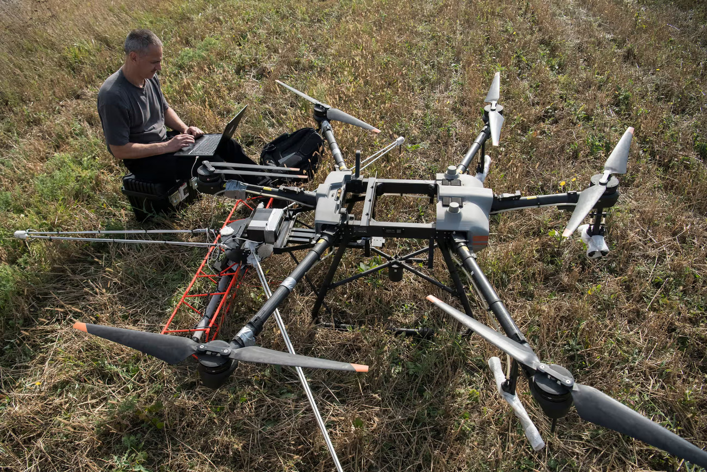 Một máy bay không người lái tích hợp AI được sử dụng để rà mìn ở Ukraine năm 2023