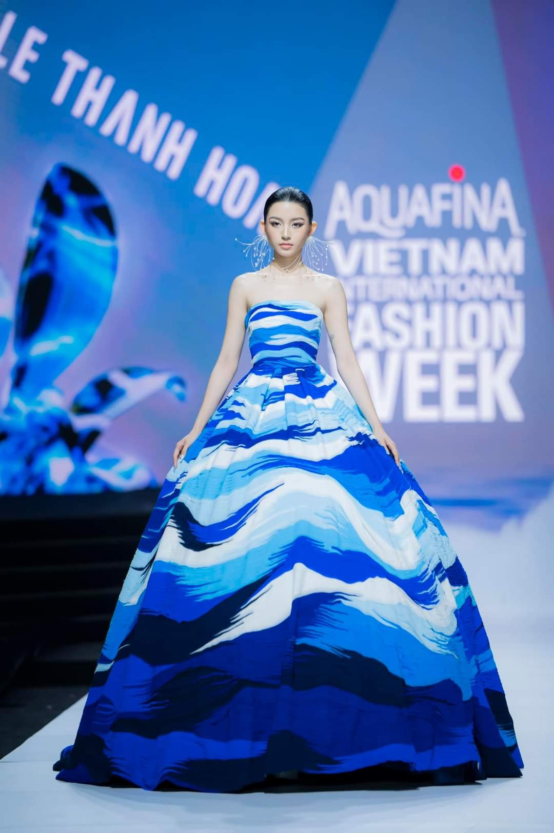 Lụa Mã Châu trong bộ sưu tập của NTK Lê Thanh Hòa. Ảnh: NVCC Lụa Mã Châu trong bộ sưu tập của NTK Lê Thanh Hòa. Ảnh: NVCC