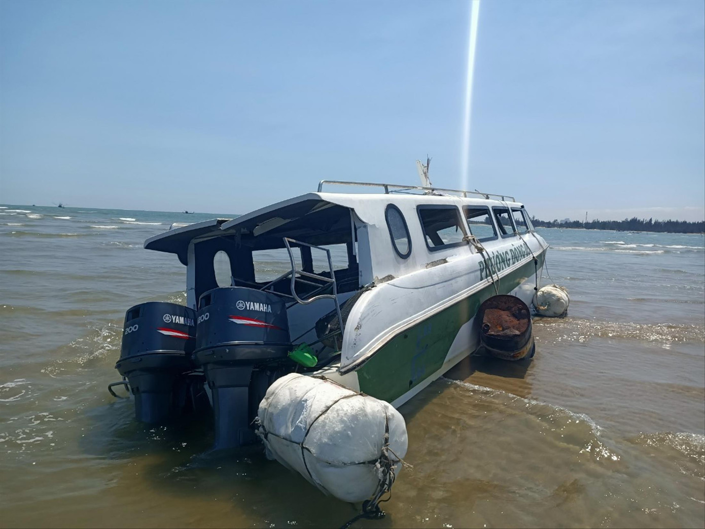 Chiếc ca nô QNa 1152 sau khi xảy ra tai nạn