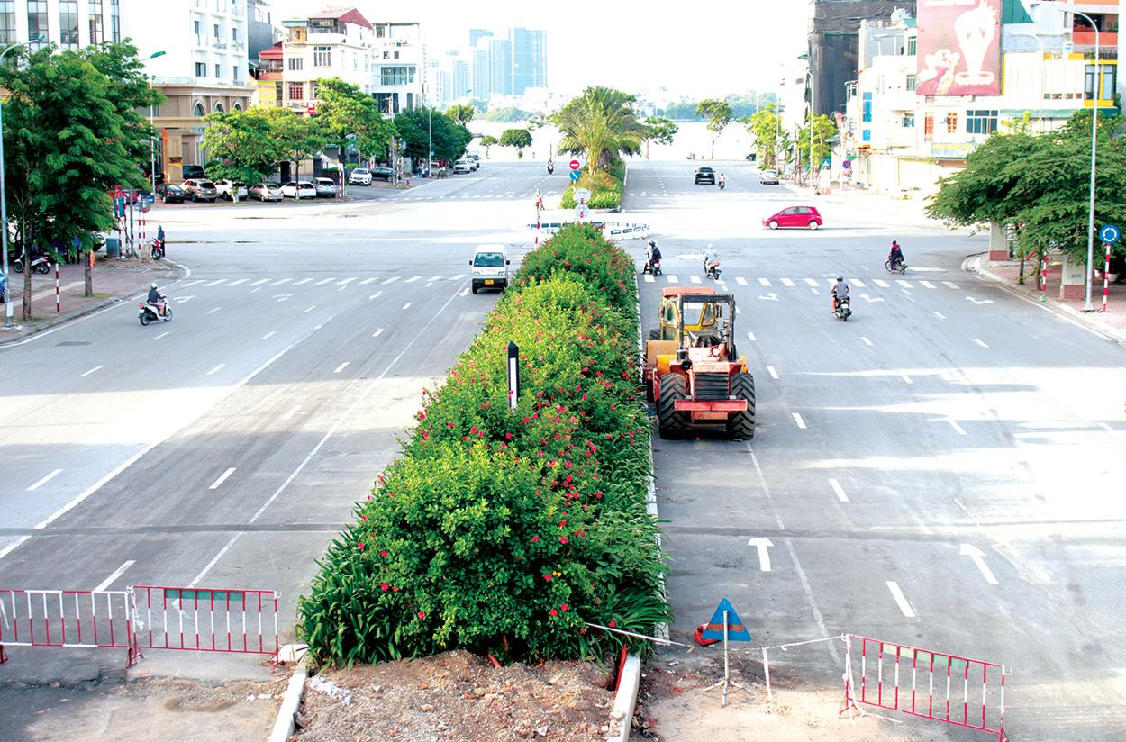 Phố Văn Cao đang được chỉnh trang để đồng bộ hạ tầng trục đường từ Trung tâm Hội nghị Quốc gia đến Hồ Tây Phố Văn Cao đang được chỉnh trang để đồng bộ hạ tầng trục đường từ Trung tâm Hội nghị Quốc gia đến Hồ Tây