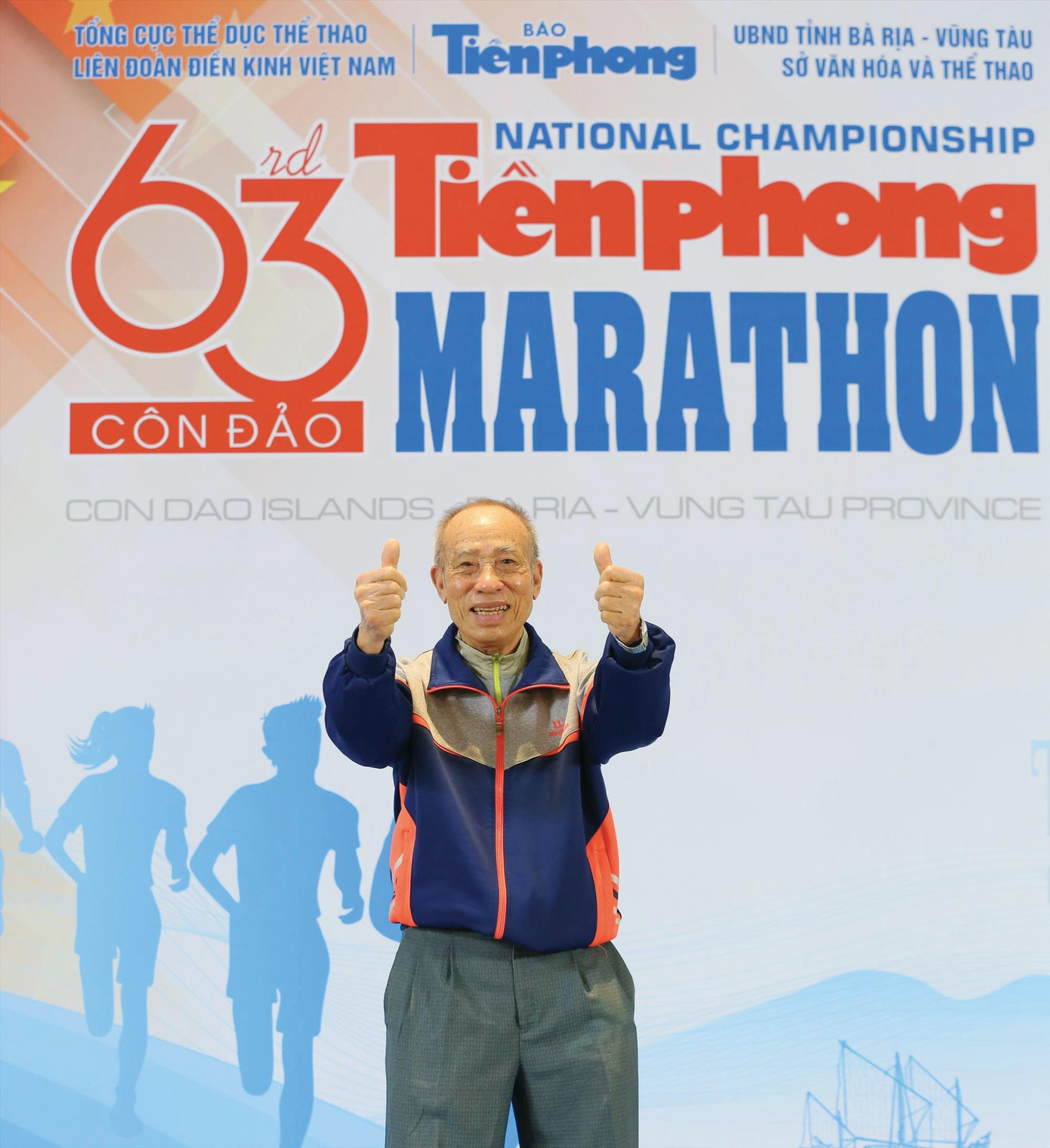 HLV Bùi Lương rạng rỡ tại họp báo Tiền Phong Marathon 2022. Ảnh Multimedia HLV Bùi Lương rạng rỡ tại họp báo Tiền Phong Marathon 2022. Ảnh Multimedia