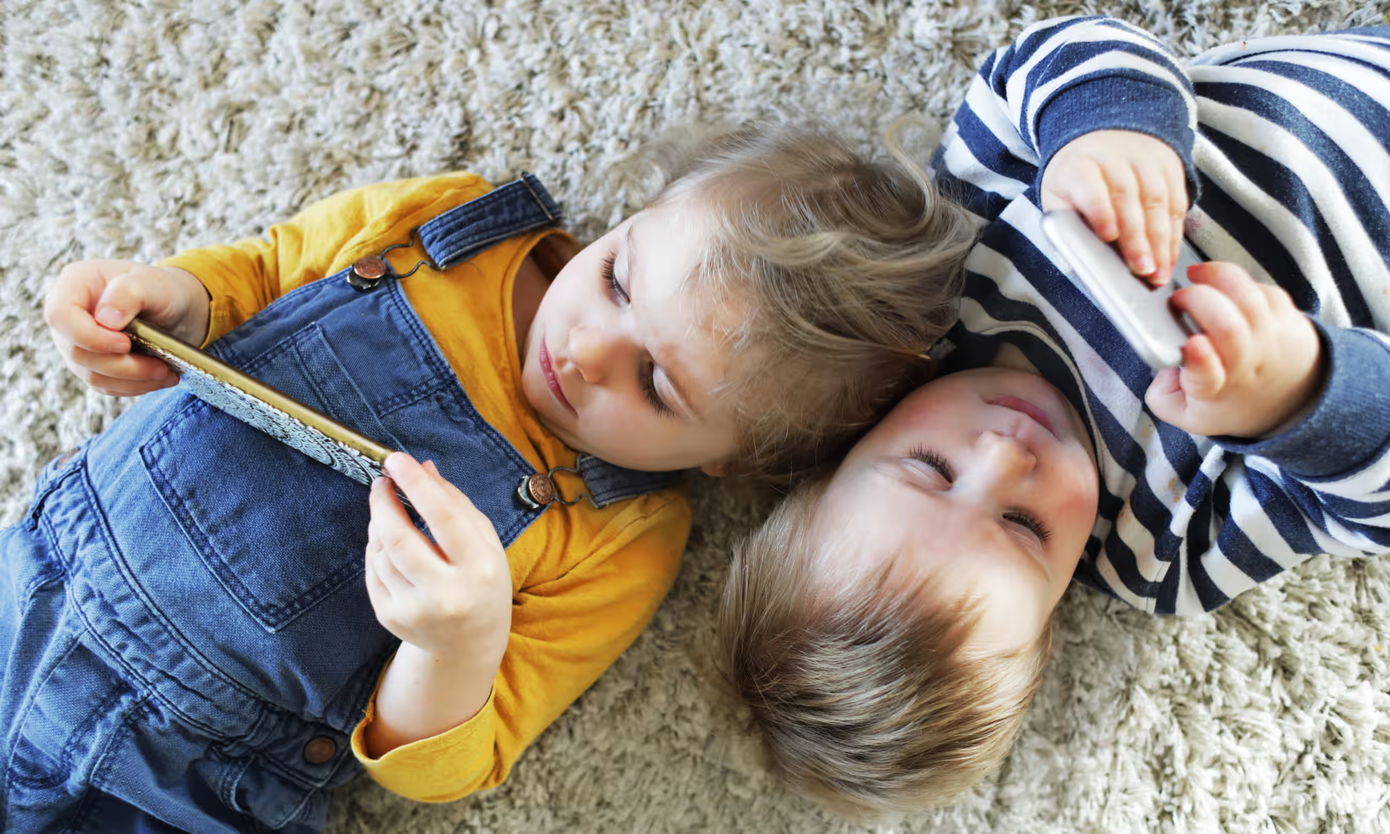 Hơn 72% trẻ em Tây Ban Nha đã có điện thoại khi mới 12 tuổi Hơn 72% trẻ em Tây Ban Nha đã có điện thoại khi mới 12 tuổi