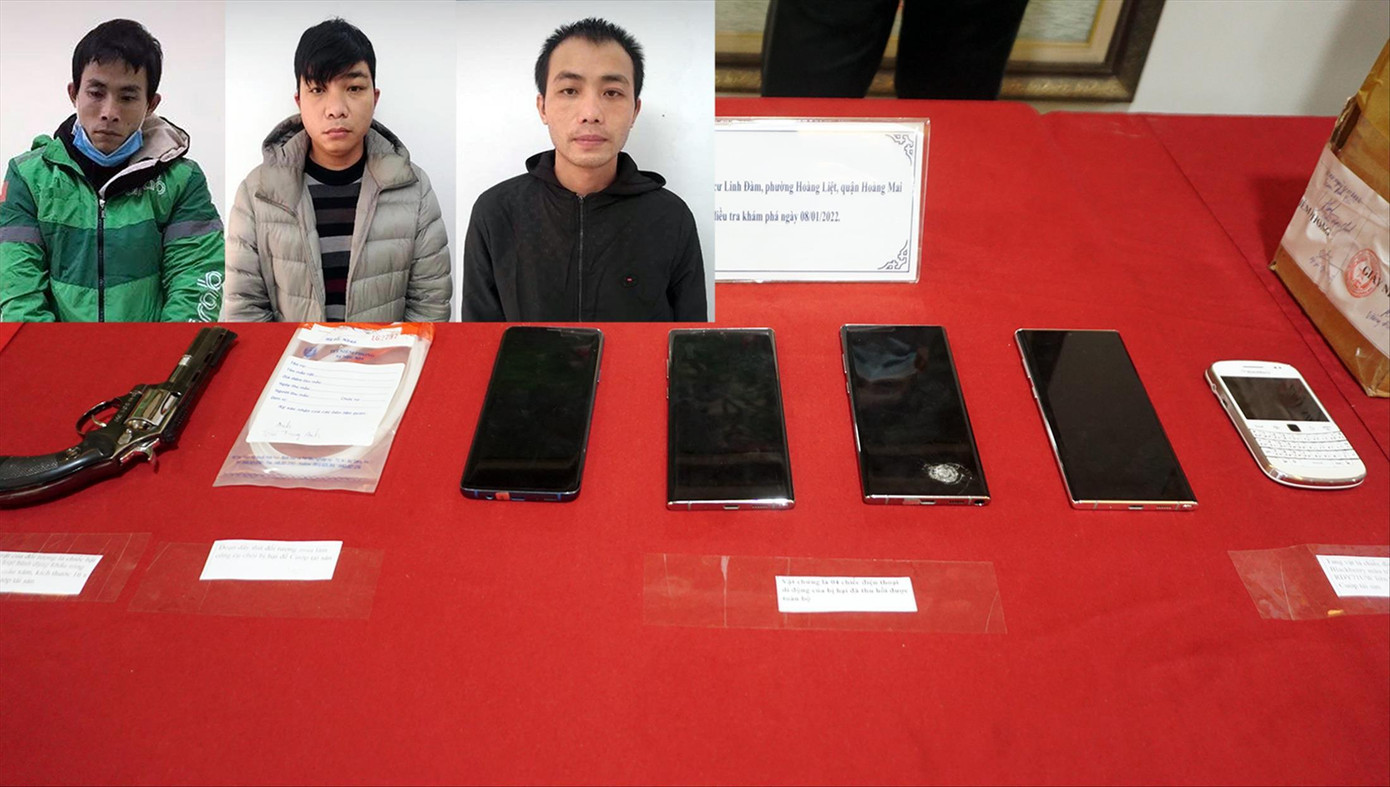 Các đối tượng và tang vật trong vụ án cướp tài sản xảy ra tại Linh Ðàm (Hoàng Mai, Hà Nội) Các đối tượng và tang vật trong vụ án cướp tài sản xảy ra tại Linh Ðàm (Hoàng Mai, Hà Nội)