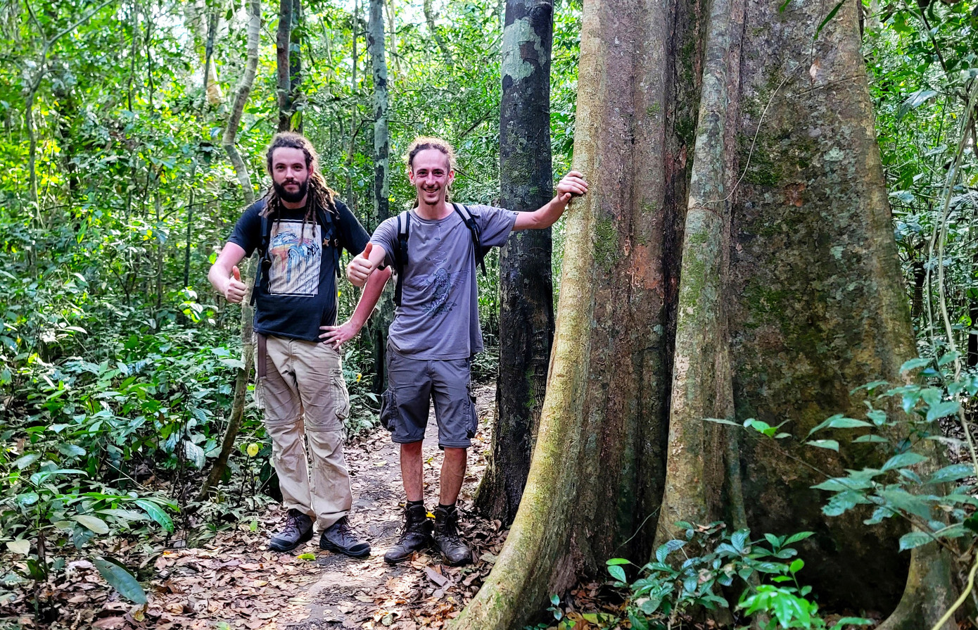 Du khách nước ngoài chekking Bàu Sấu Du khách nước ngoài chekking Bàu Sấu