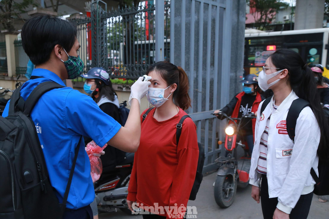 Sau nghỉ Tết âm lịch, sinh viên được đến trường học trực tiếp. Ảnh: Như Ý