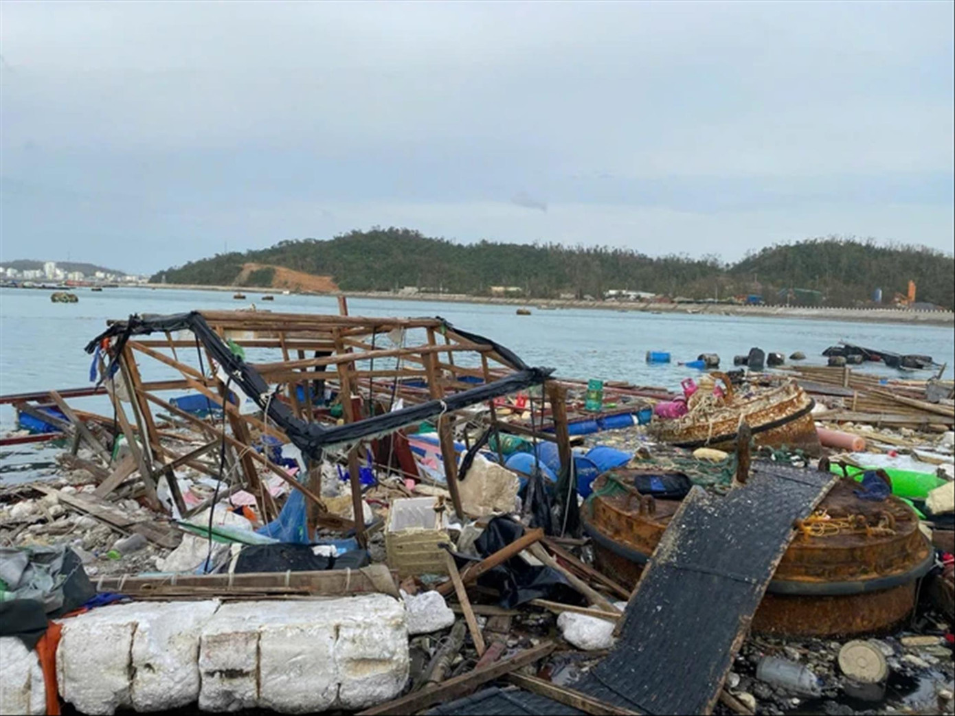 Người dân nuôi trồng thủy sản ở Quảng Ninh mất trắng cả nghìn tỷ đồng