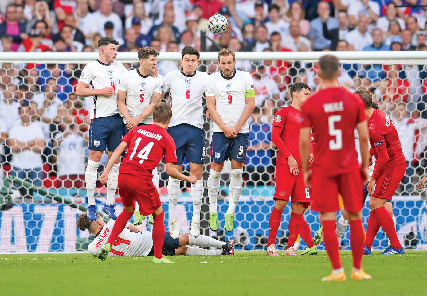 Mikkel Damsgaard lập siêu phẩm vào lưới ĐT Anh nhưng không thể giúp Đan Mạch lọt vào chung kết. Ảnh: Getty Images Mikkel Damsgaard lập siêu phẩm vào lưới ĐT Anh nhưng không thể giúp Đan Mạch lọt vào chung kết. Ảnh: Getty Images