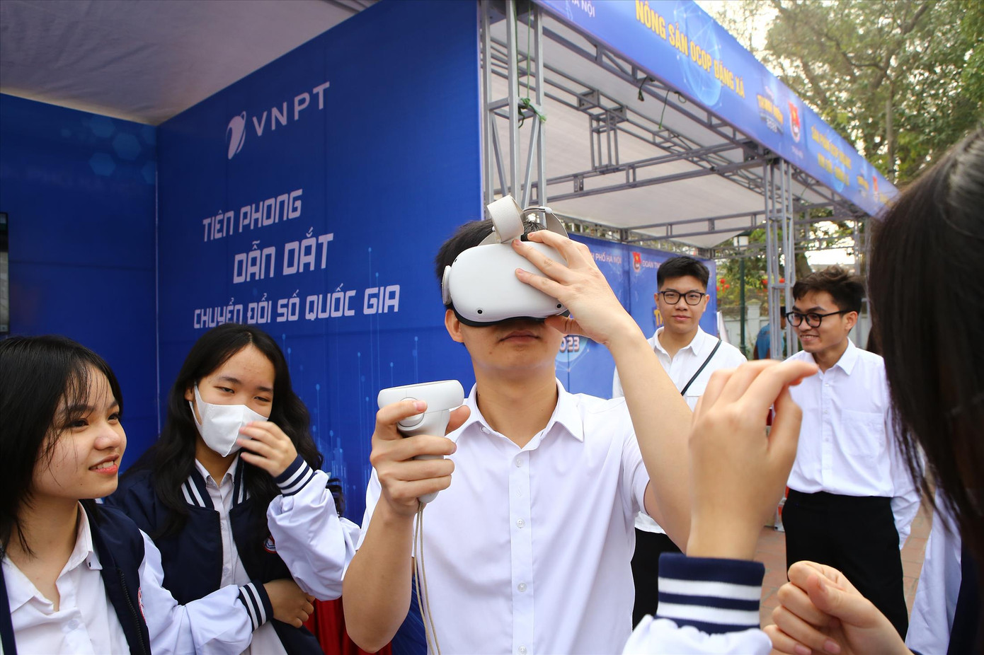 Bạn trẻ Thủ đô trải nghiệm không gian số trong Tháng Thanh niên năm 2023 Bạn trẻ Thủ đô trải nghiệm không gian số trong Tháng Thanh niên năm 2023