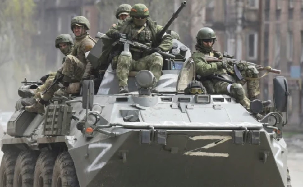 Lực lượng Nga ở thành phố Mariupol, Ukraine ngày 23/4/2022. Ảnh: AP