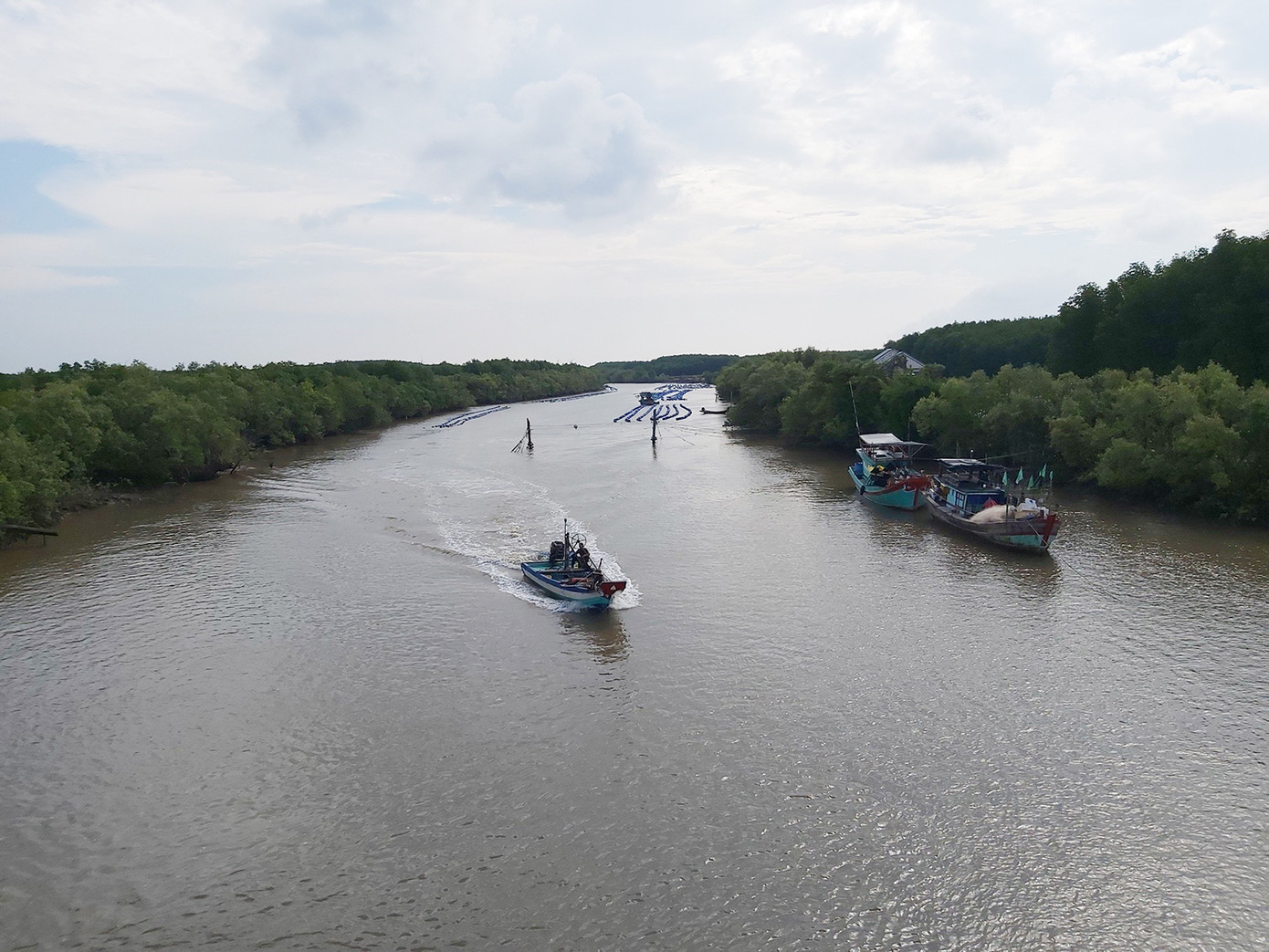 Cồn Bửng, xã Thạnh Hải điểm tập kết vũ khí từ Đoàn tàu không số vào chi viện năm xưa. Ảnh: Hoà Hội Cồn Bửng, xã Thạnh Hải điểm tập kết vũ khí từ Đoàn tàu không số vào chi viện năm xưa. Ảnh: Hoà Hội