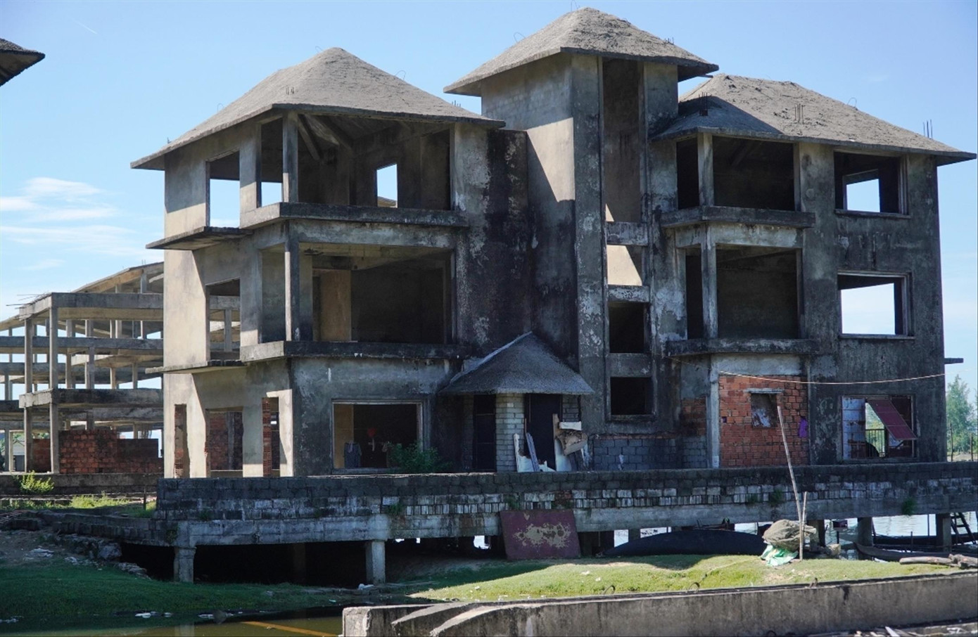 Dự án Vinconstec - Huế triển khai loạt công trình rồi để hoang khi chưa được Nhà nước giao đất, cho thuê đất Dự án Vinconstec - Huế triển khai loạt công trình rồi để hoang khi chưa được Nhà nước giao đất, cho thuê đất