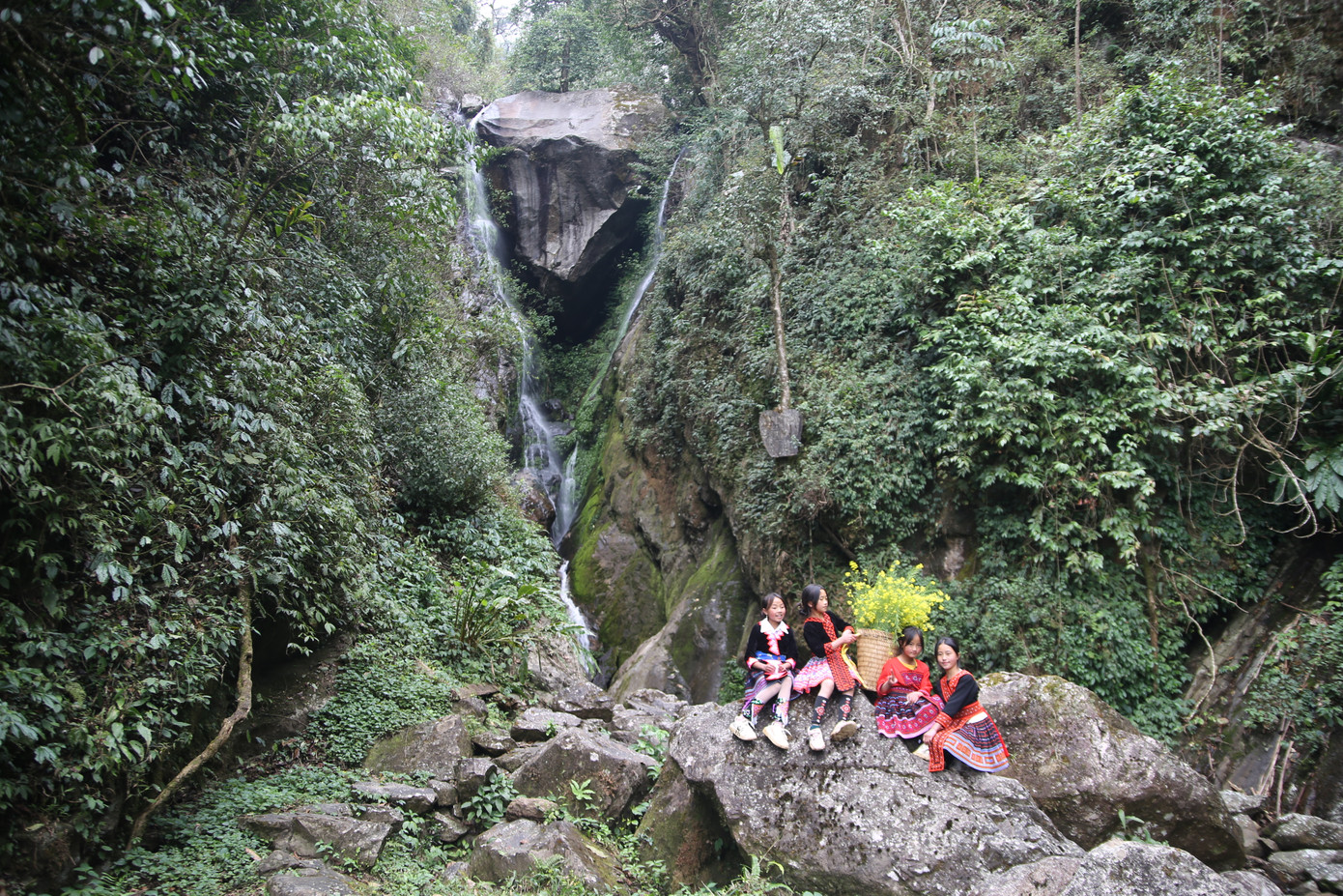 Thiên nhiên hùng vĩ núi rừng Lai Châu khiến du khách mê mẩn. Ảnh: LỘC LIÊN