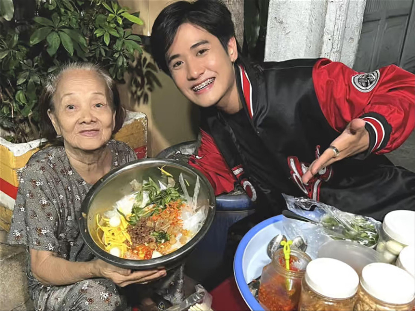 Bên cạnh mặt trái, mạng xã hội góp phần lan tỏa những thông điệp tích cực. Người dùng cần có ý thức chọn lọc thông tin.