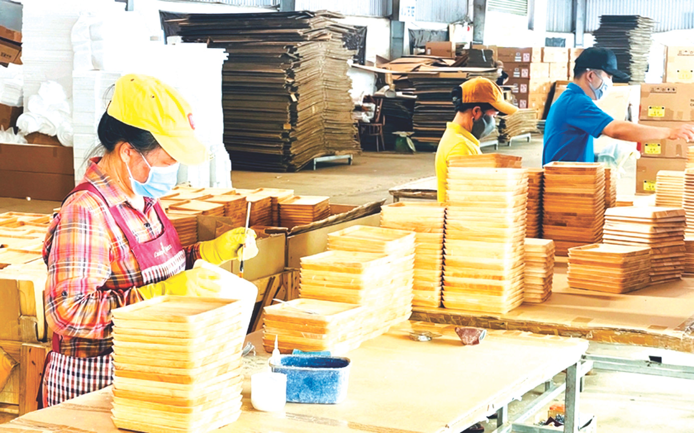 Chế biến gỗ là một trong những ngành mũi nhọn của Gia Lai Chế biến gỗ là một trong những ngành mũi nhọn của Gia Lai