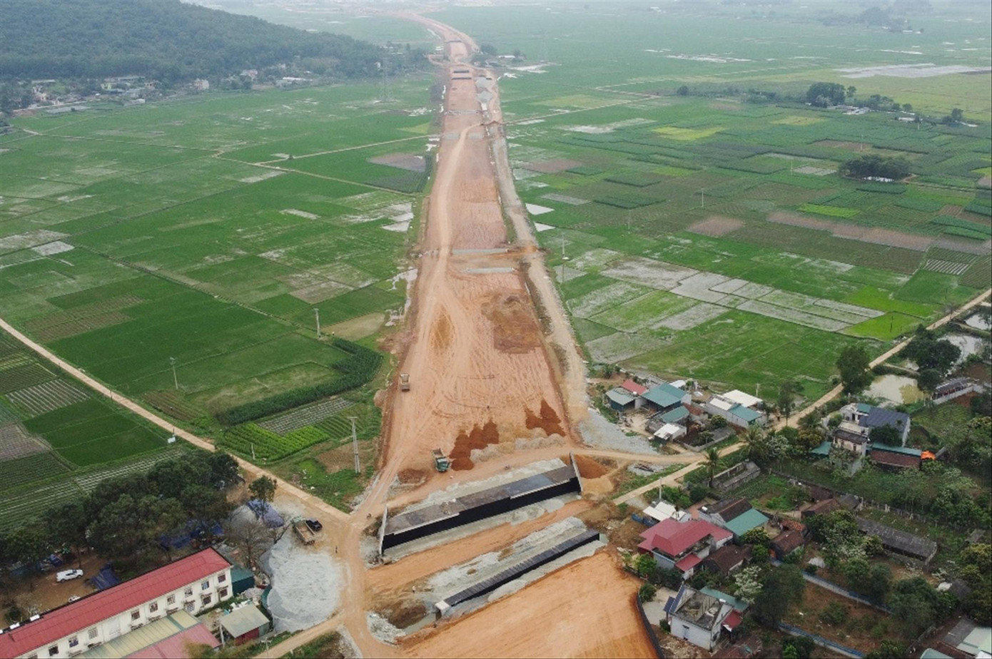 Công trường thi công cao tốc Bắc - Nam đoạn Thanh Hóa - Diễn Châu. Ảnh: Trọng Đảng Công trường thi công cao tốc Bắc - Nam đoạn Thanh Hóa - Diễn Châu. Ảnh: Trọng Đảng