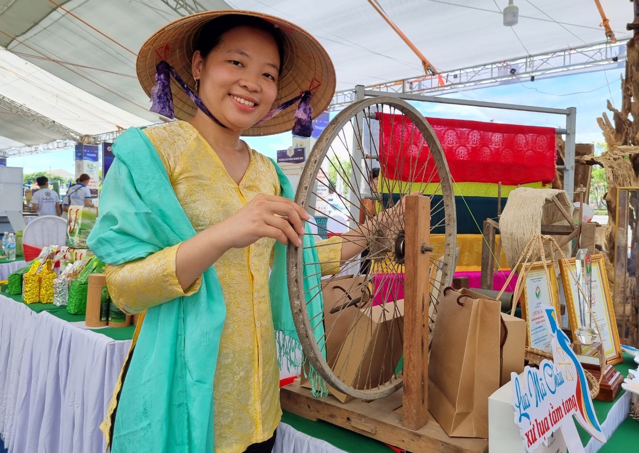 Yến tại gian hàng giới thiệu sản phẩm tại sự kiện Techfest 2023. Ảnh: Hoài Văn Yến tại gian hàng giới thiệu sản phẩm tại sự kiện Techfest 2023. Ảnh: Hoài Văn