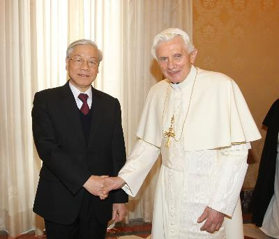 Tổng Bí thư Nguyễn Phú Trọng và Giáo hoàng Benedict XVI năm 2013. Ảnh: TTXVN Tổng Bí thư Nguyễn Phú Trọng và Giáo hoàng Benedict XVI năm 2013. Ảnh: TTXVN