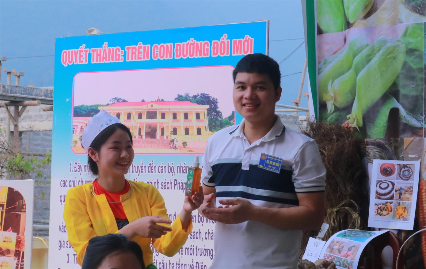 Dự án “Rượu dổi xoa bóp” của Bùi Anh Tuấn đã giành giải Nhì cuộc thi Ý tưởng khởi nghiệp sáng tạo thanh niên tỉnh Hòa Bình. Dự án “Rượu dổi xoa bóp” của Bùi Anh Tuấn đã giành giải Nhì cuộc thi Ý tưởng khởi nghiệp sáng tạo thanh niên tỉnh Hòa Bình.