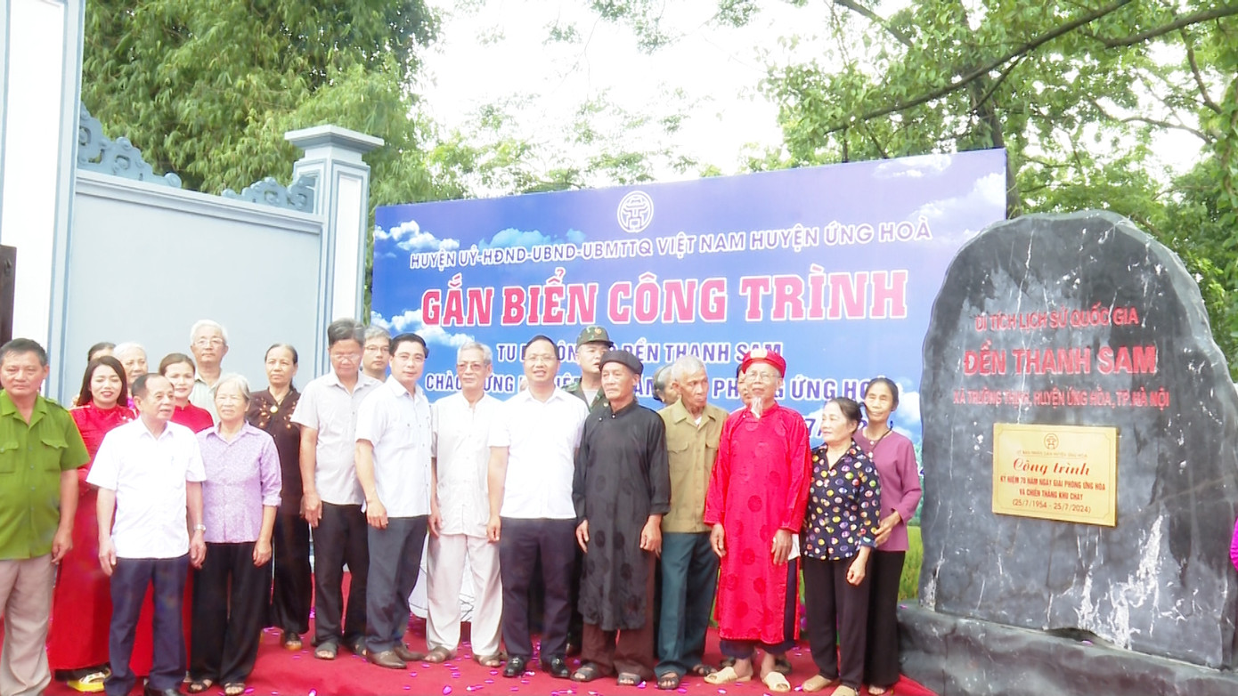 Chủ tịch UBND huyện Ứng Hòa Nguyễn Tiến Thiết dự lễ khánh thành đền Thanh Sam