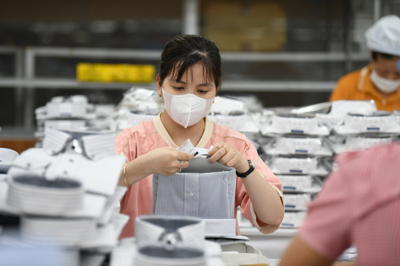 Nhiều thách thức với doanh nghiệp khi chuyển sang sản xuất xanh. Ảnh: Nguyễn Bằng