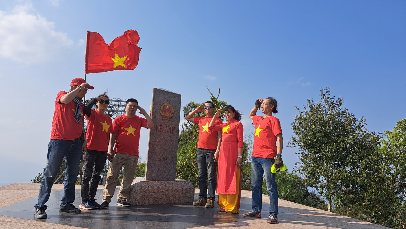 Tự hào đến với cột mốc số 0 ở A Pa Chải