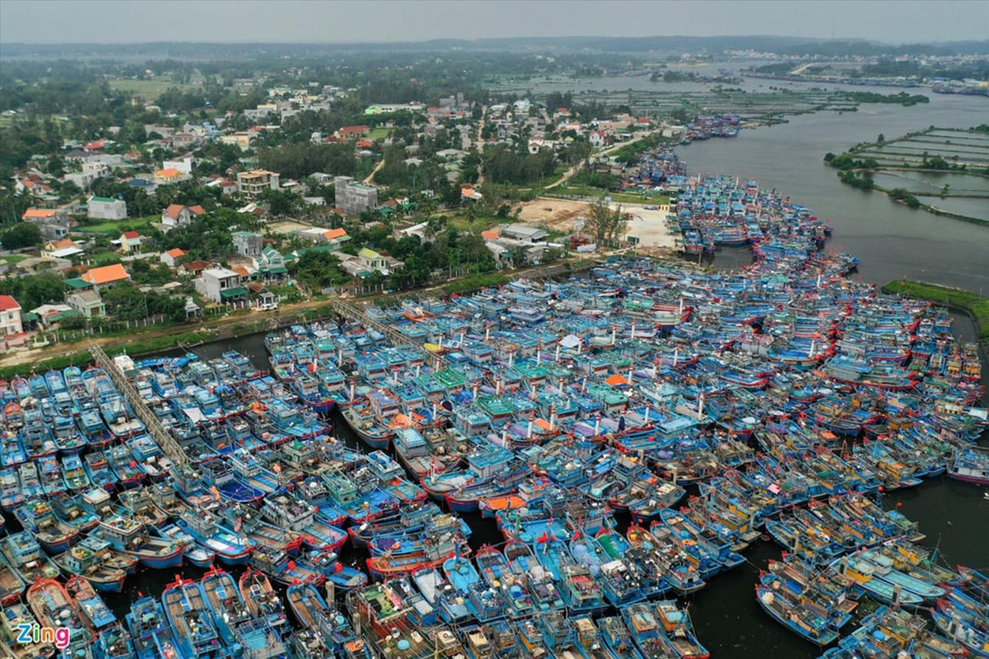 Thuyền neo tại cảng Sa Kỳ tránh bão Molave năm 2020. Ảnh: NN