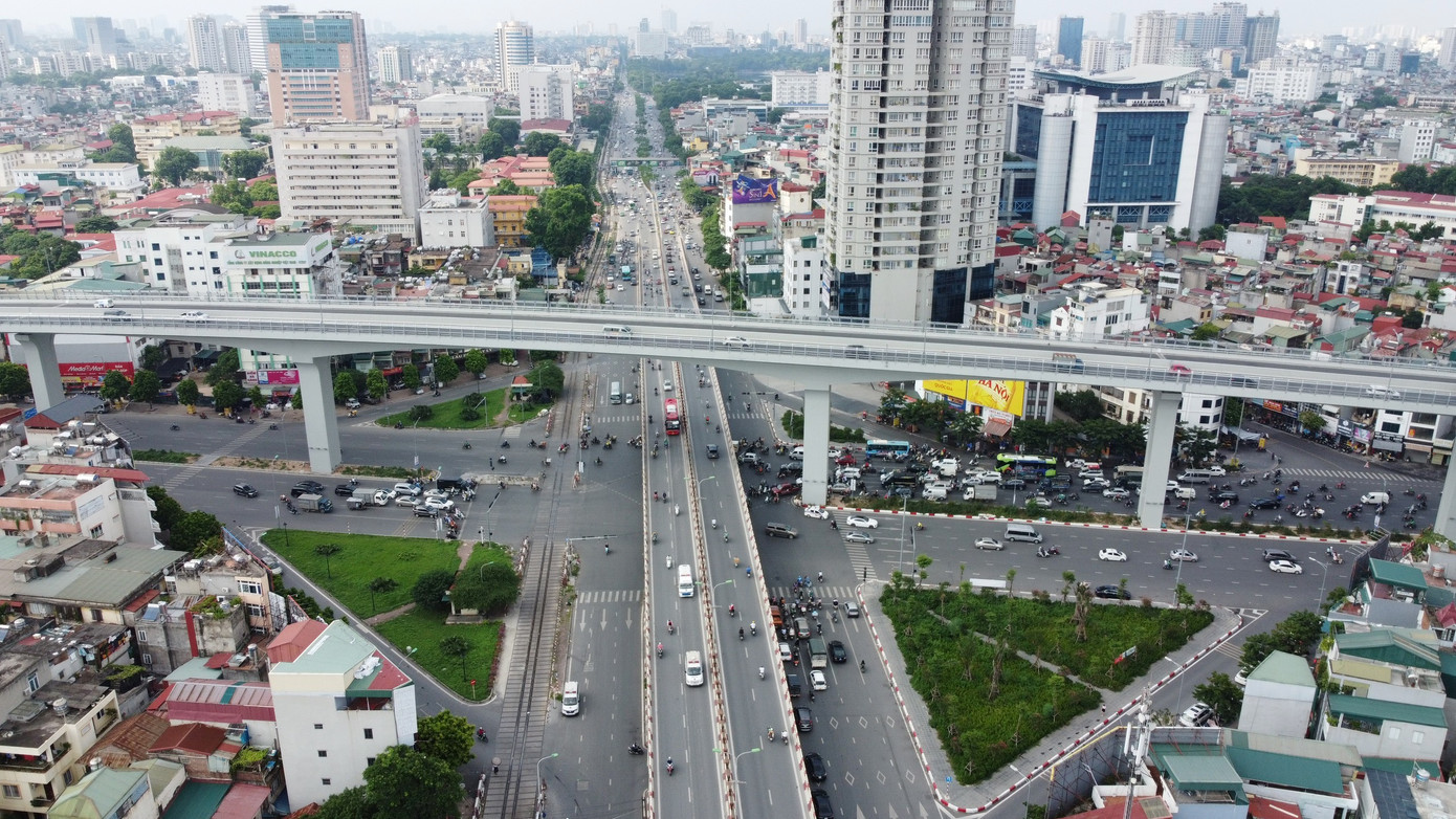 Nhờ thông xe đường Vành đai 2 trên cao và tổ chức lại giao thông nên nút giao Đại La - Giải Phóng vừa là 1/7 điểm được giải quyết ùn tắc. Ảnh: Như Ý Nhờ thông xe đường Vành đai 2 trên cao và tổ chức lại giao thông nên nút giao Đại La - Giải Phóng vừa là 1/7 điểm được giải quyết ùn tắc. Ảnh: Như Ý