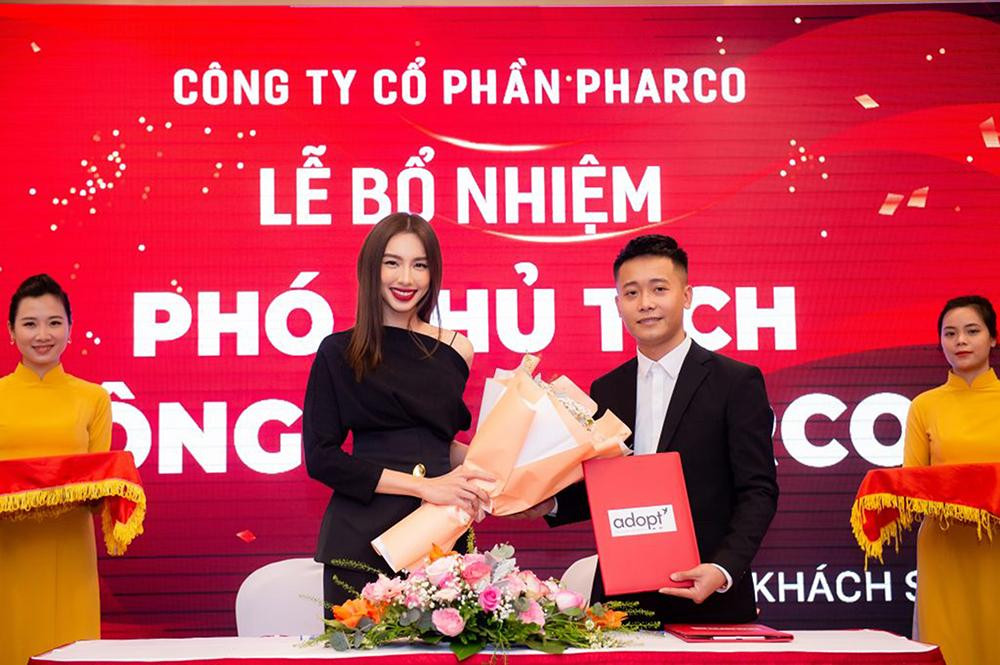 Quang Linh trong dự án bán hàng gây quỹ từ thiện cùng hoa hậu Thùy Tiên Quang Linh trong dự án bán hàng gây quỹ từ thiện cùng hoa hậu Thùy Tiên