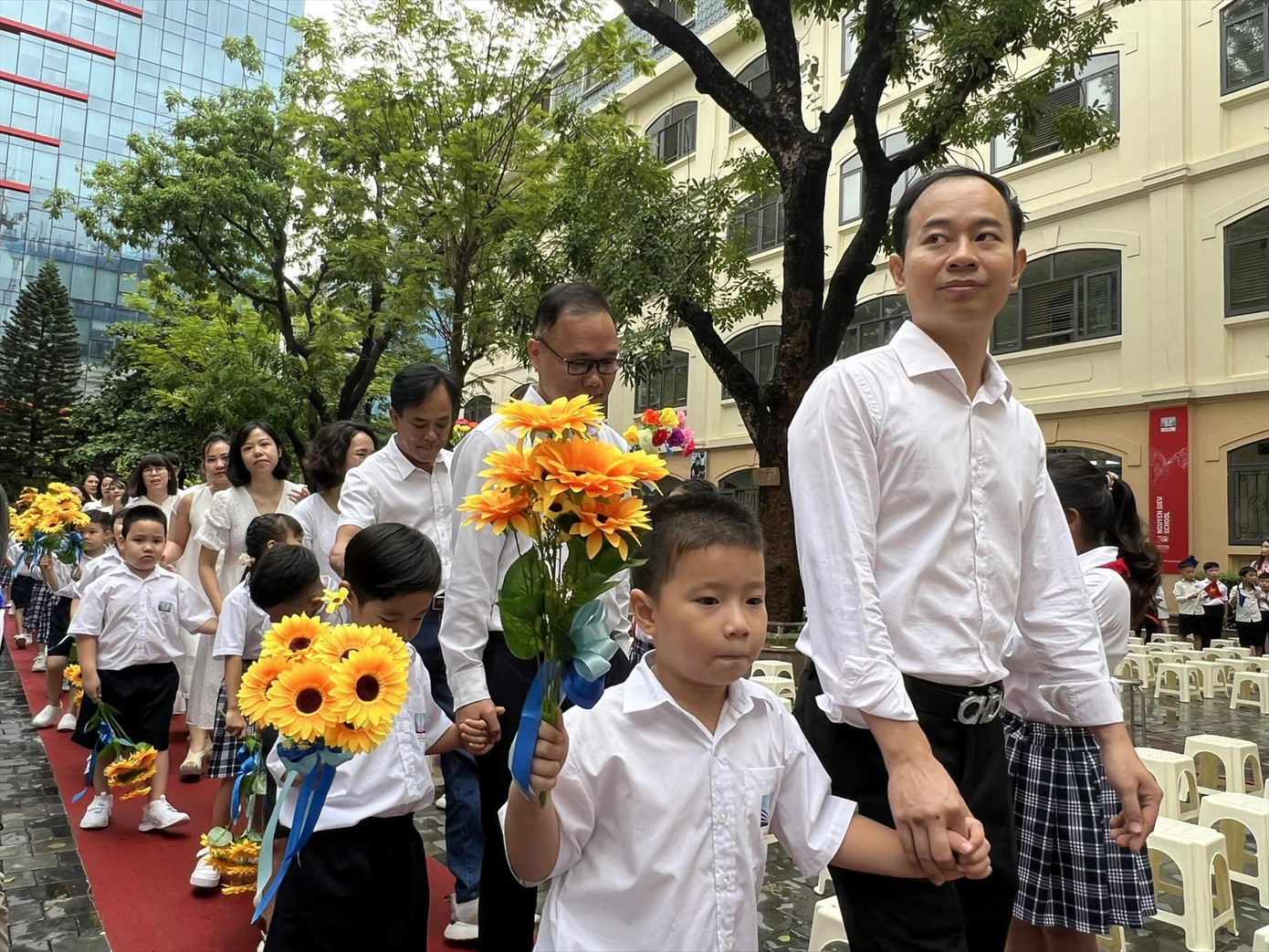 Học sinh Trường tiểu học Nguyễn Siêu (Hà Nội) dự lễ khai giảng sớm ngày 4/9