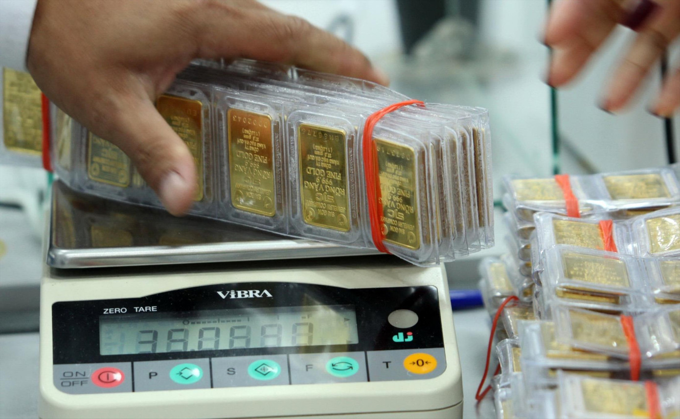 Giá vàng miếng SJC vẫn ở mức 87,5 triệu đồng/lượng. Ảnh: Như Ý Giá vàng miếng SJC vẫn ở mức 87,5 triệu đồng/lượng. Ảnh: Như Ý