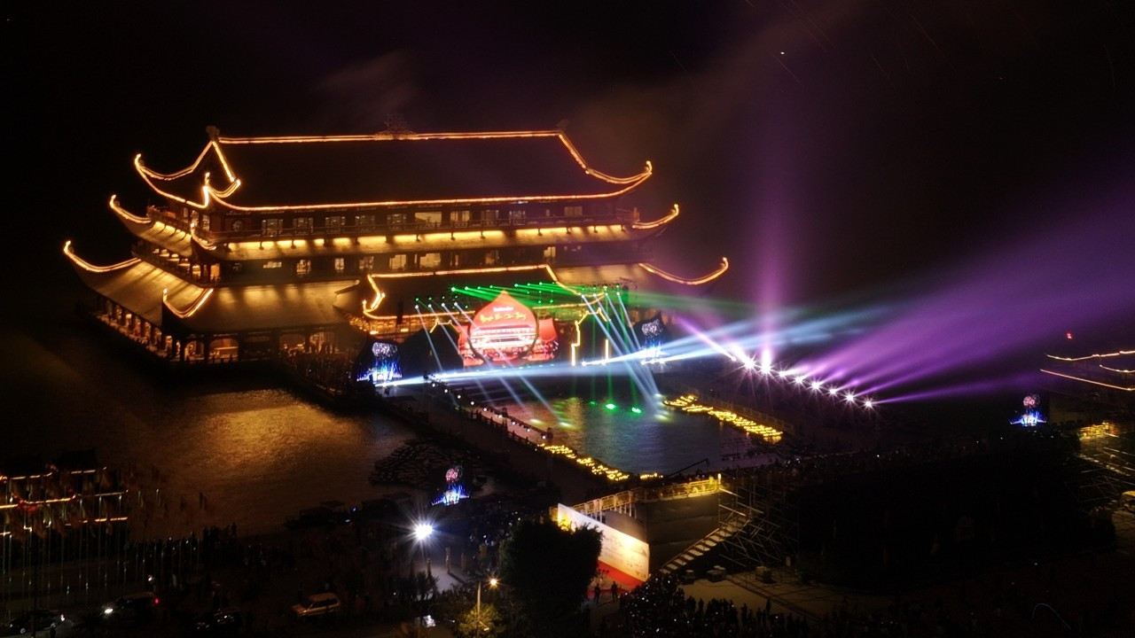 Hình ảnh tại quần thể chùa Tam Chúc, Kim Bảng, Hà Nam. Ảnh: Hoàng Mạnh Thắng Hình ảnh tại quần thể chùa Tam Chúc, Kim Bảng, Hà Nam. Ảnh: Hoàng Mạnh Thắng