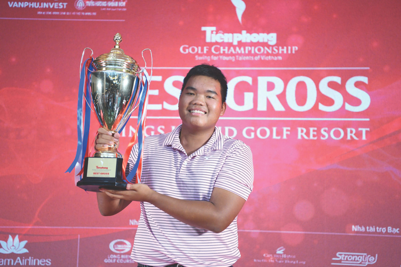 VĐV Nguyễn Đức Sơn bảo vệ danh hiệu tại Tiền Phong Golf Championship 2024. Ảnh: Như Ý VĐV Nguyễn Đức Sơn bảo vệ danh hiệu tại Tiền Phong Golf Championship 2024. Ảnh: Như Ý