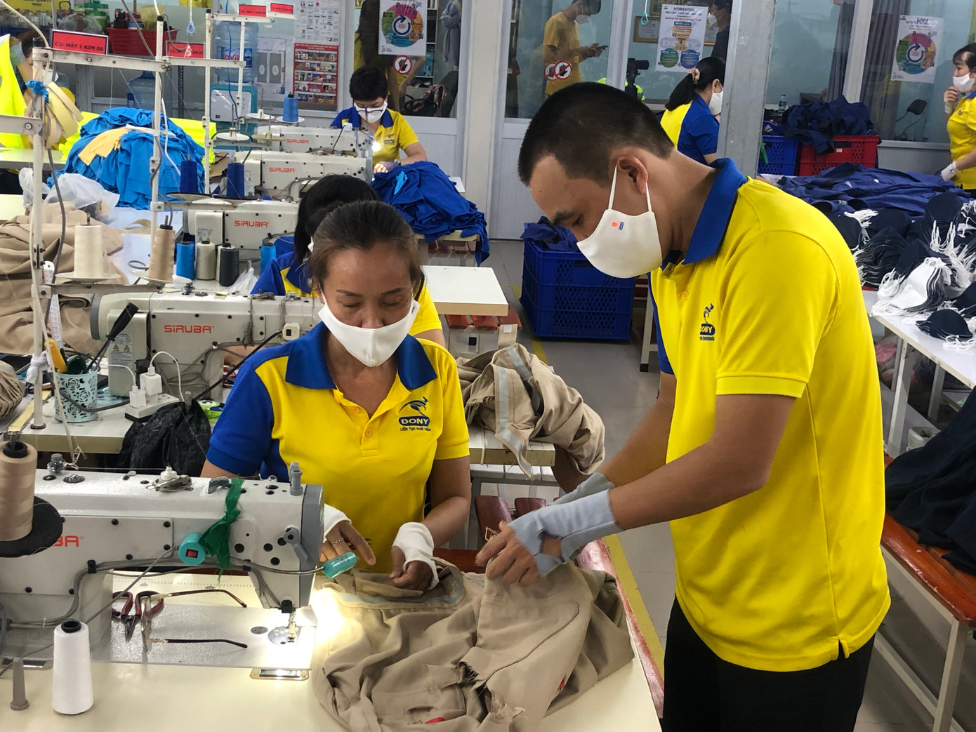 Chi phí không chính thức đè nặng doanh nghiệp. Ảnh: PV Chi phí không chính thức đè nặng doanh nghiệp. Ảnh: PV