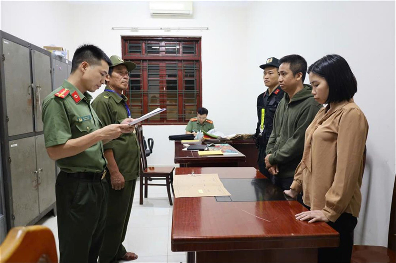 Công an Lạng Sơn khởi tố 2 trong nhóm đối tượng liên quan đến vụ án. Ảnh: Anh Khoa Công an Lạng Sơn khởi tố 2 trong nhóm đối tượng liên quan đến vụ án. Ảnh: Anh Khoa