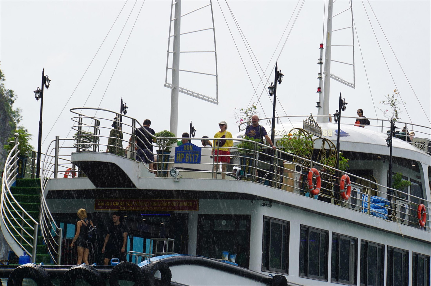 Du thuyền ngắm vịnh Lan Hạ Du thuyền ngắm vịnh Lan Hạ