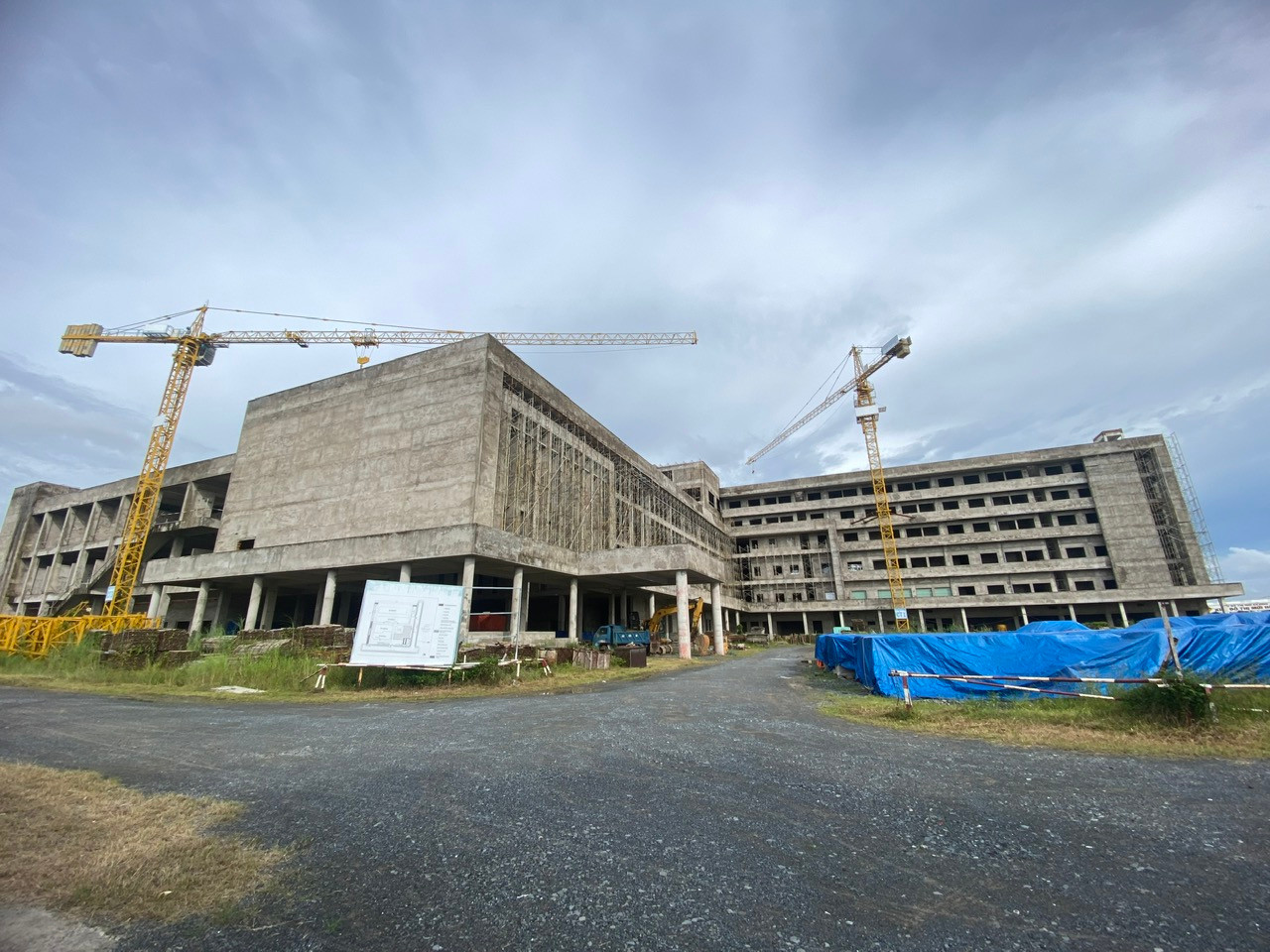 Bệnh viện Ung bướu Cần Thơ quy mô 500 giường để hoang hóa từ năm 2022 đến nay