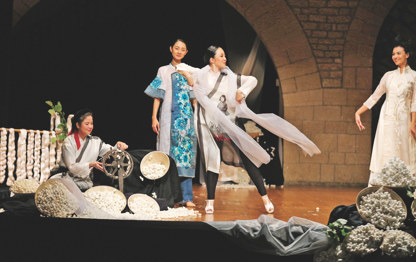 Biểu diễn tơ lụa Bảo Lộc tại San Marino