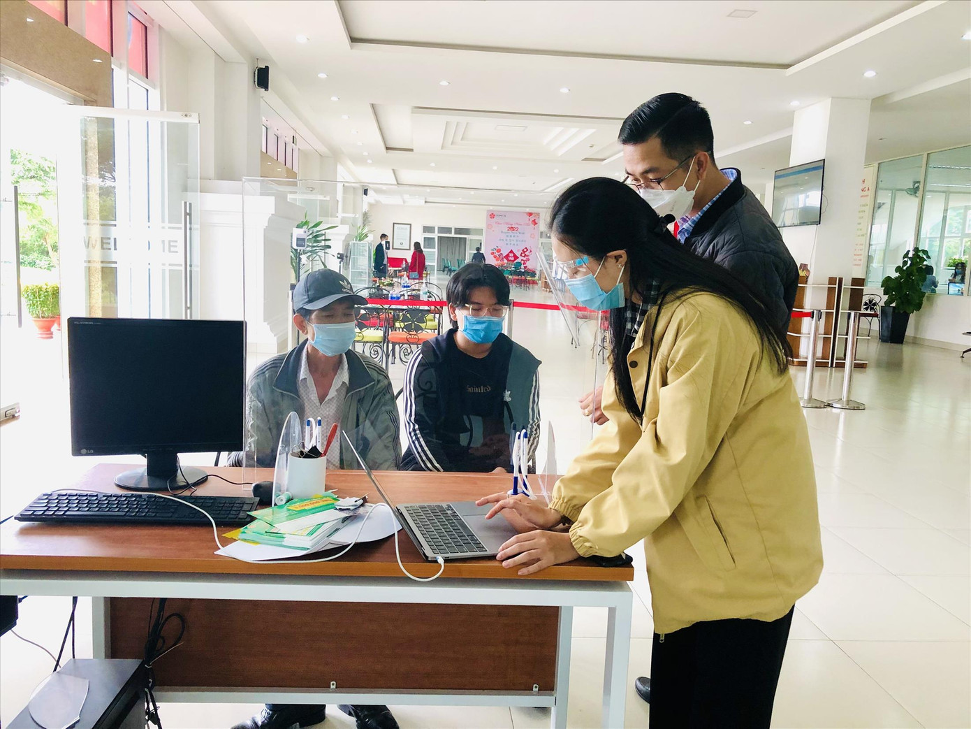 Ðội hỗ trợ tìm nhà trọ của Trường ÐH Ðông Á (Ðà Nẵng) tư vấn chỗ trọ cho sinh viên, phụ huynh tại trường