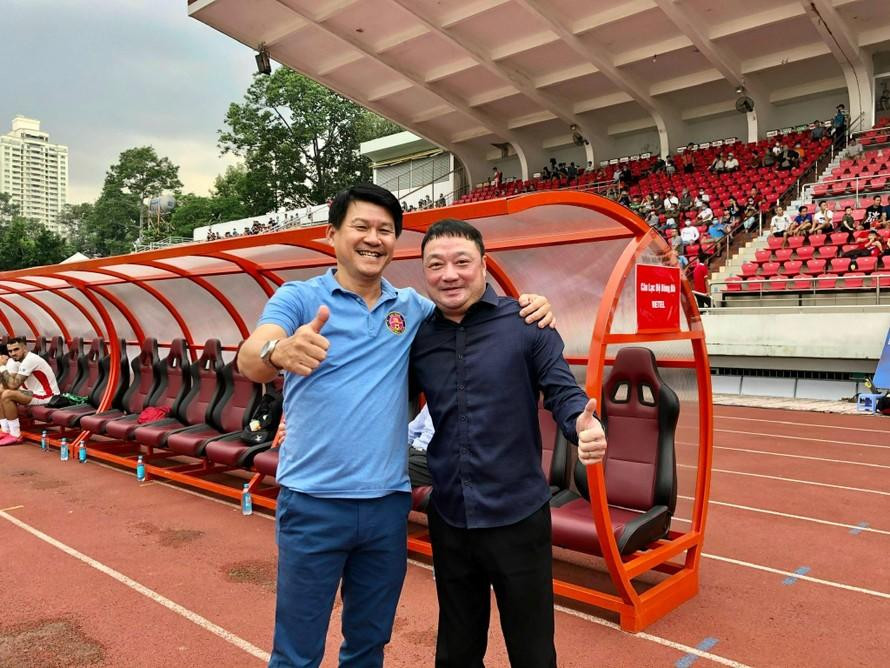 HLV Vũ Tiến Thành và HLV Trương Việt Hoàng HLV Vũ Tiến Thành và HLV Trương Việt Hoàng