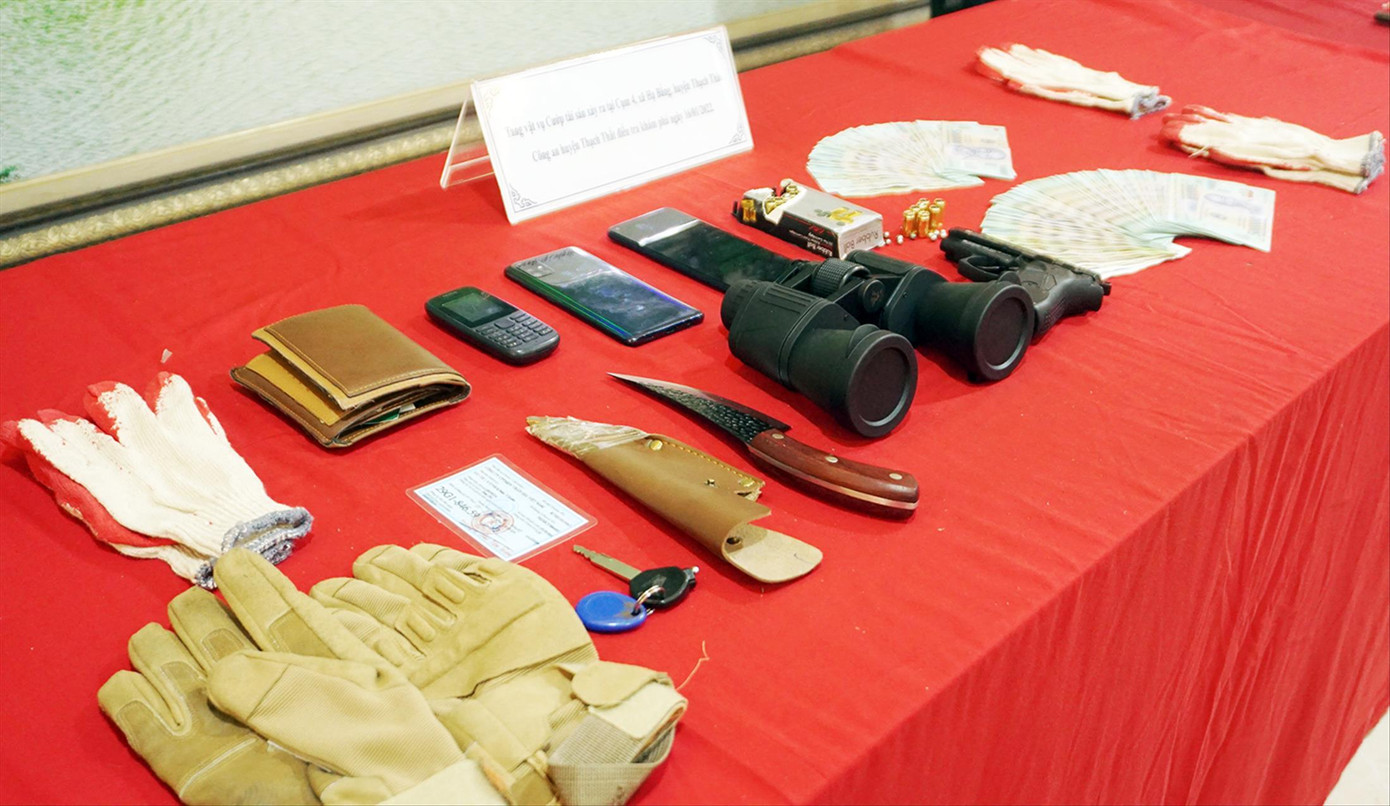 Tang vật trong vụ cướp ở Thạch Thất (Hà Nội) bị thu giữ. Ảnh: Thanh Hà Tang vật trong vụ cướp ở Thạch Thất (Hà Nội) bị thu giữ. Ảnh: Thanh Hà