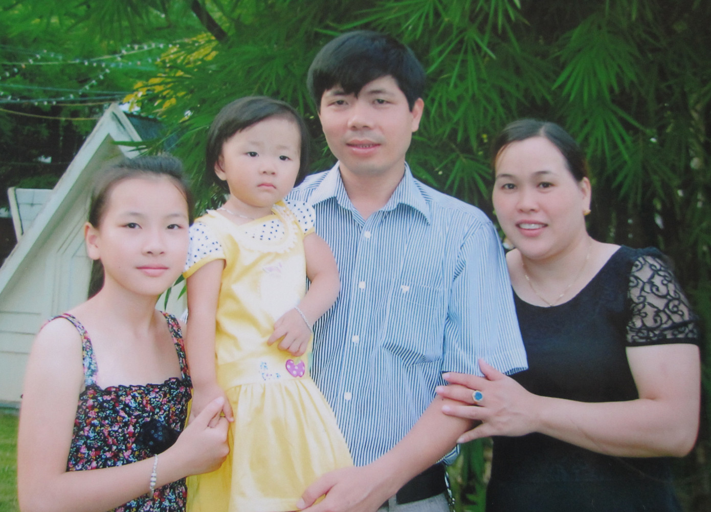 Gia đình Tú Anh ngày trước